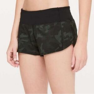 Lululemon Speed Up Shorts 2.5" in Incognito Camo Gator Green